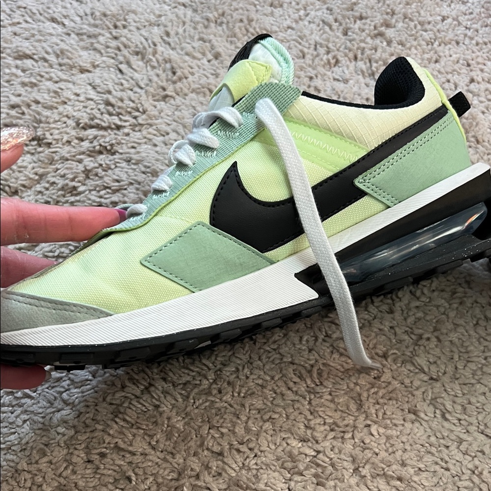 Nike Lime and Black Women's Sneakers - Picture 9 of 9